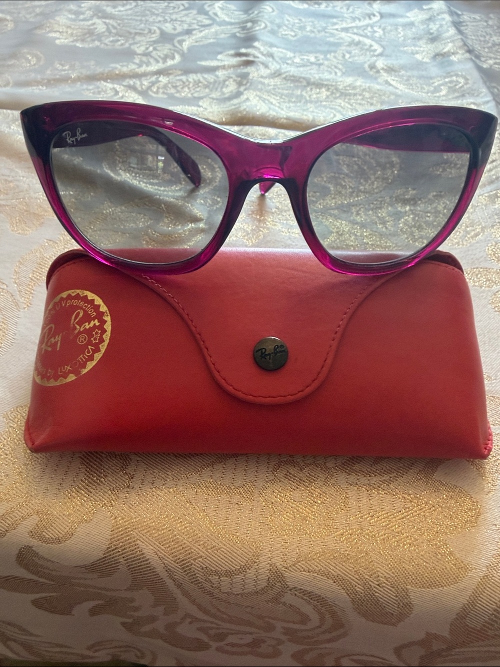 Ray-Ban Women's Magenta Cat Eye Sunglasses with Red Case